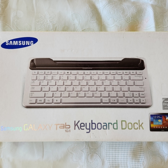 Samsung Galaxy Tab 10.1 Keyboard Dock w/ Bonus Connection Kit/Card Reader - Picture 4 of 9